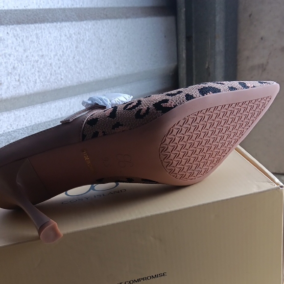 Stylish Leopard Print Heels - Picture 3 of 3